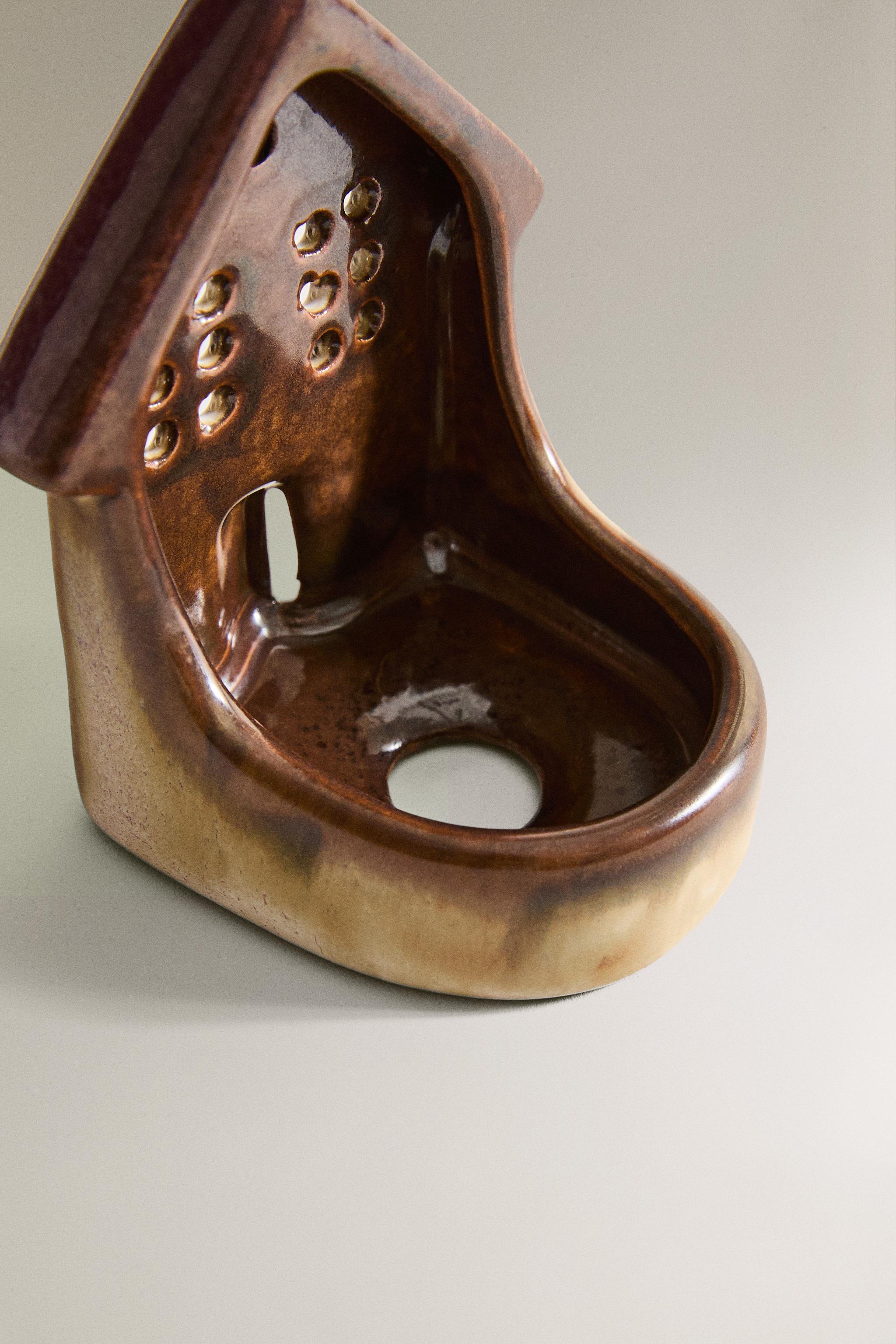 CHRISTMAS HOUSE CERAMIC TEALIGHT HOLDER